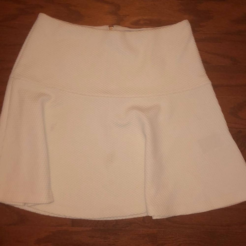 Professional white skirt